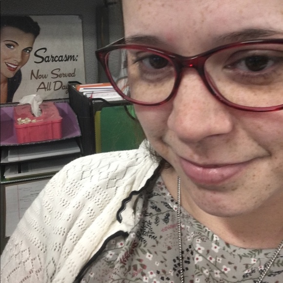 Meet your Posher, Jenn - Picture 1 of 1